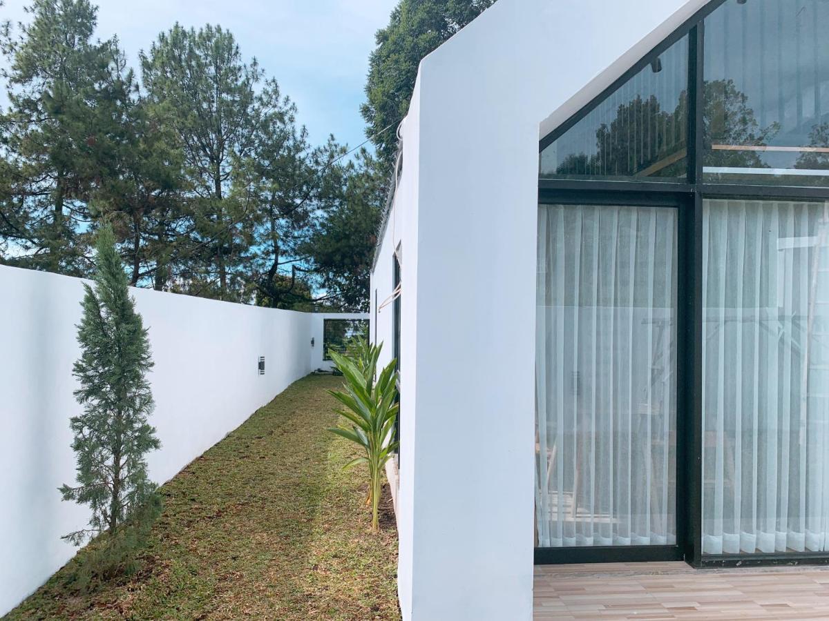 Willa Casa De Gaudi Lembang Zewnętrze zdjęcie
