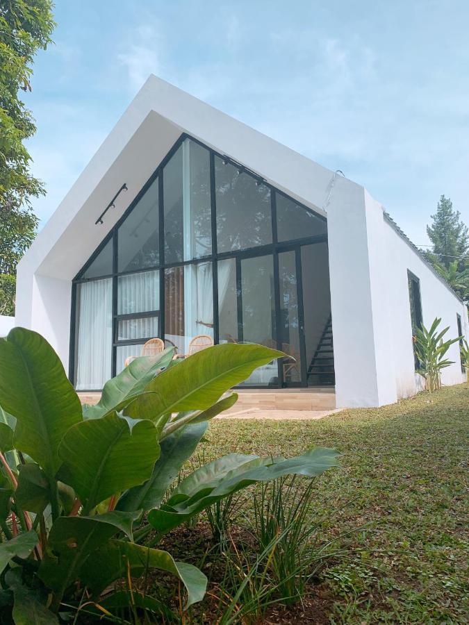 Willa Casa De Gaudi Lembang Zewnętrze zdjęcie