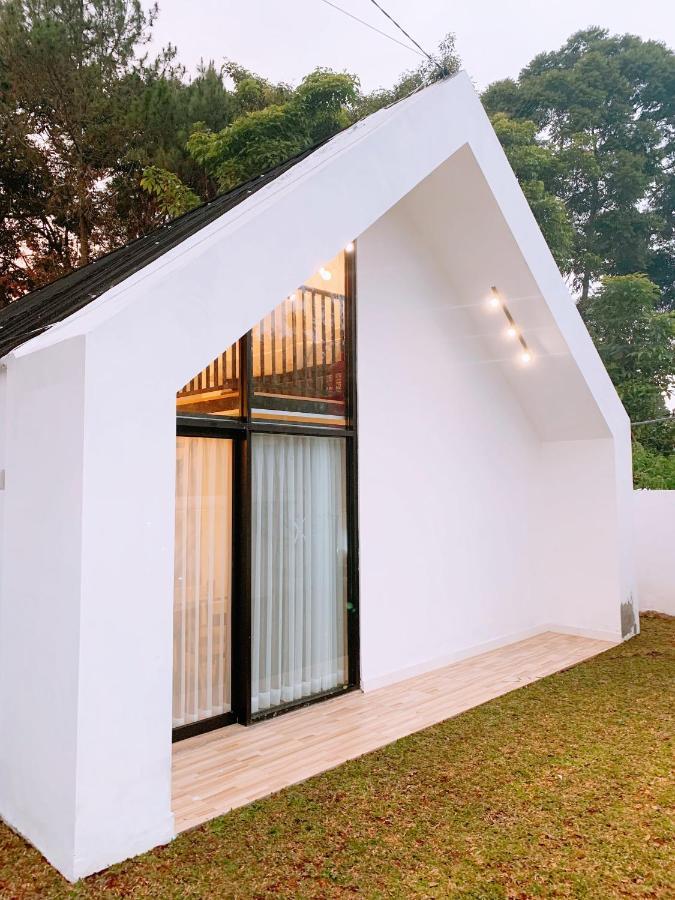 Willa Casa De Gaudi Lembang Zewnętrze zdjęcie